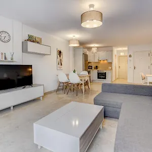 Paraiso Mar Beautiful & Bright Renovated With Air Conditioning Apartment